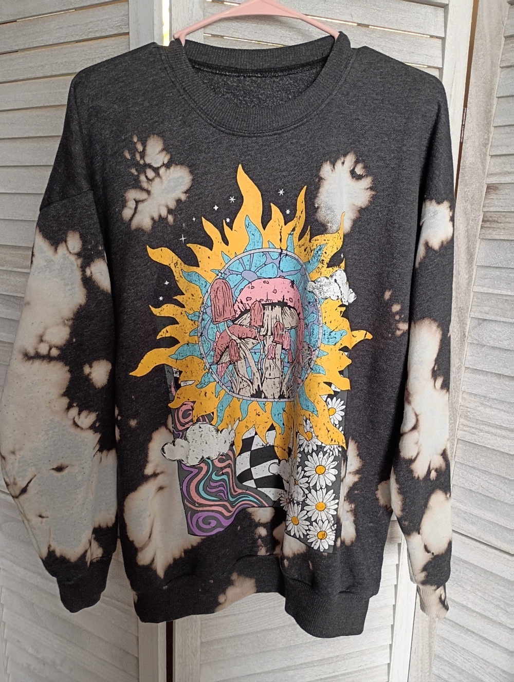 No Boundaries Graphic Tie-Dye Sweatshirt Size Unknown NOT HOMEMADE